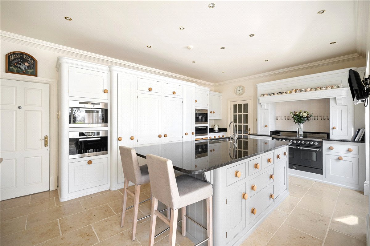 6 bedroom house, Crag Lane, Huby LS17 - Available