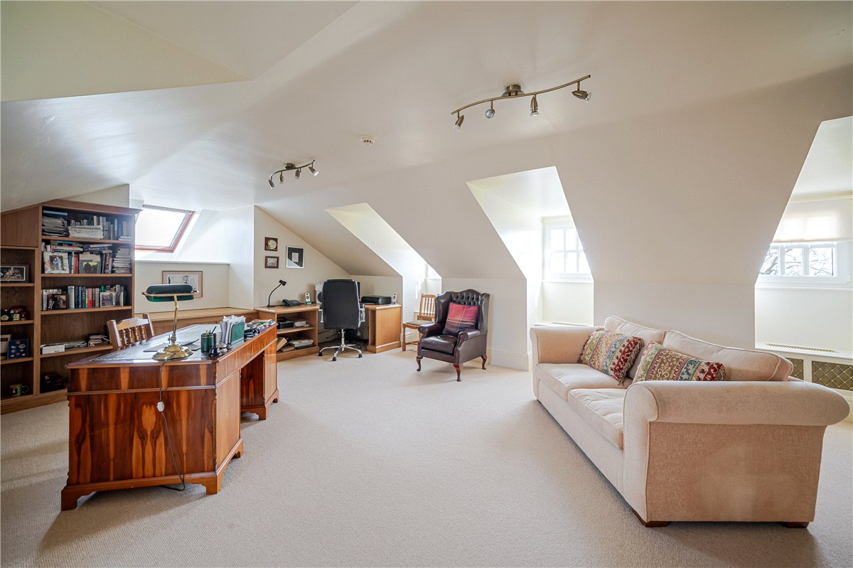 6 bedroom house, Crag Lane, Huby LS17 - Available