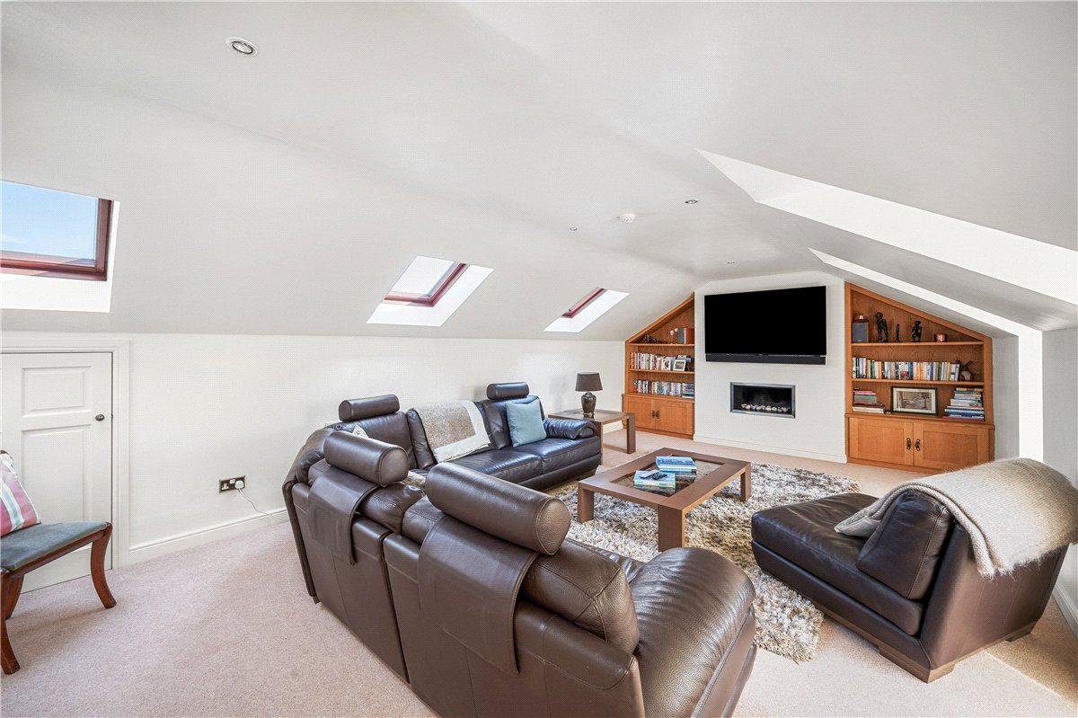 6 bedroom house, Crag Lane, Huby LS17 - Available
