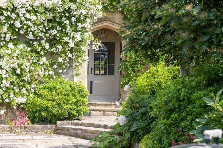 6 bedroom house, Healthwaite Hall, Weeton LS17 - Available