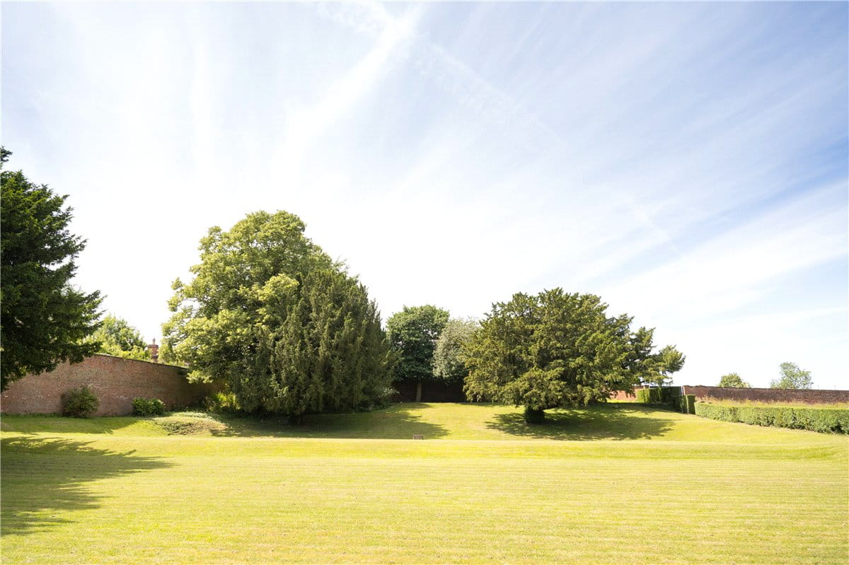  House, Wadworth, Doncaster DN11 - Available