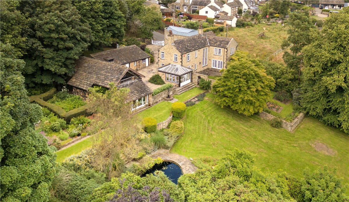 5 bedroom house, Briestfield Road, Briestfield WF12 - Available