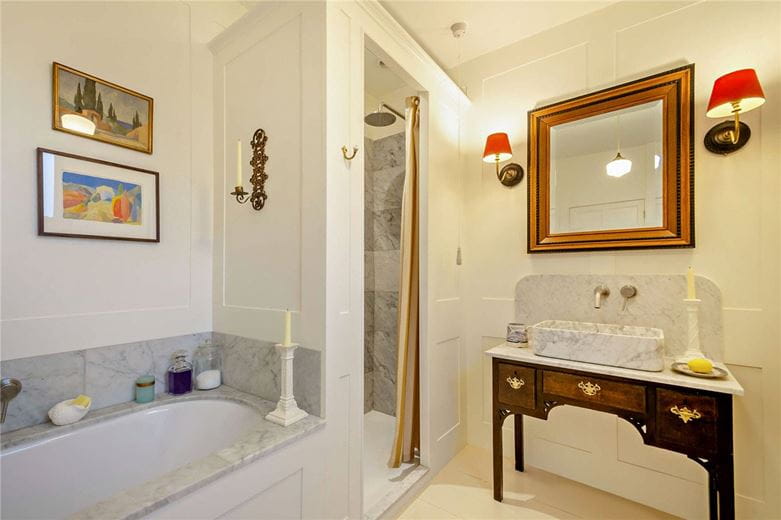 2 bedroom house, Wellington Square, Harrogate HG2 - Available