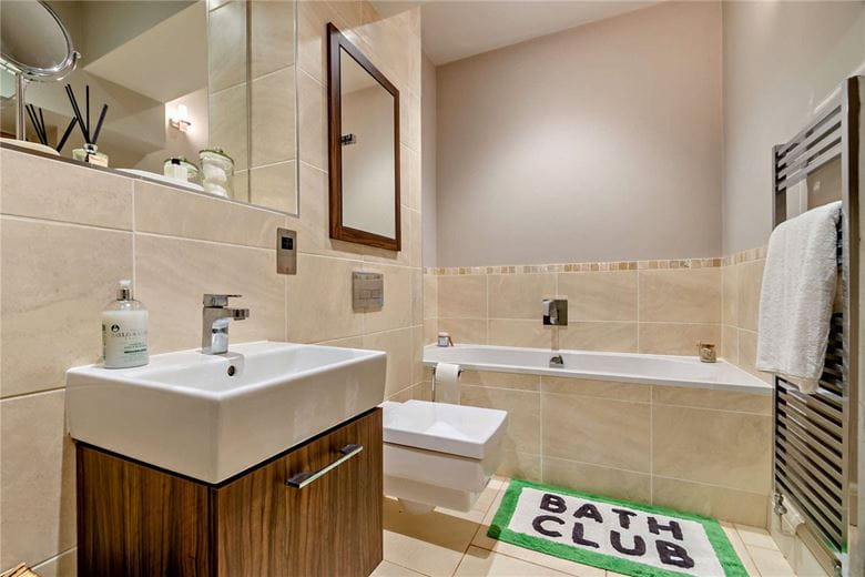 2 bedroom flat, North Park Road, Harrogate HG1 - Sold