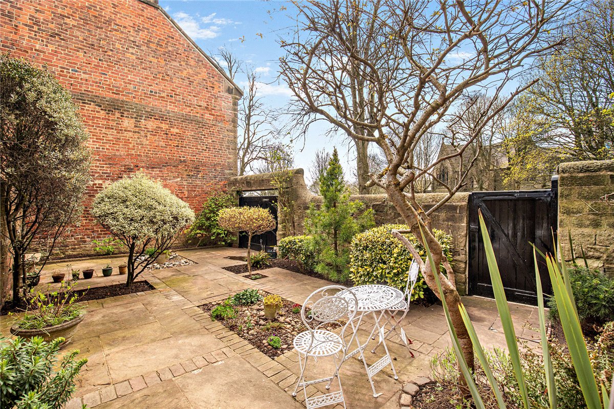 5 bedroom house, Church Square, Harrogate HG1 - Available