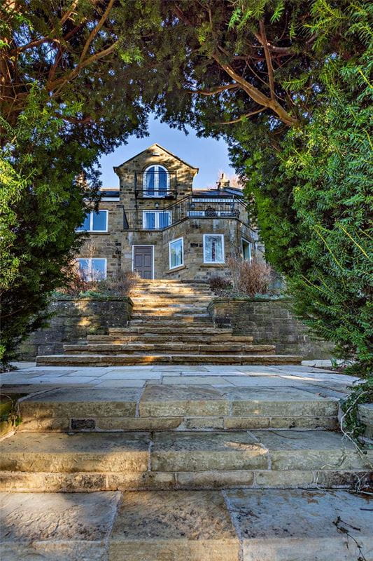 5 bedroom house, Nidd Bank, Knaresborough HG5 - Sold