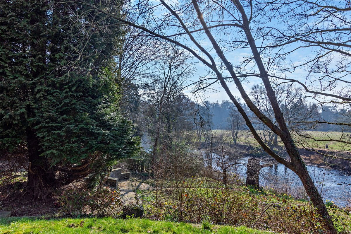 5 bedroom house, Nidd Bank, Knaresborough HG5 - Sold