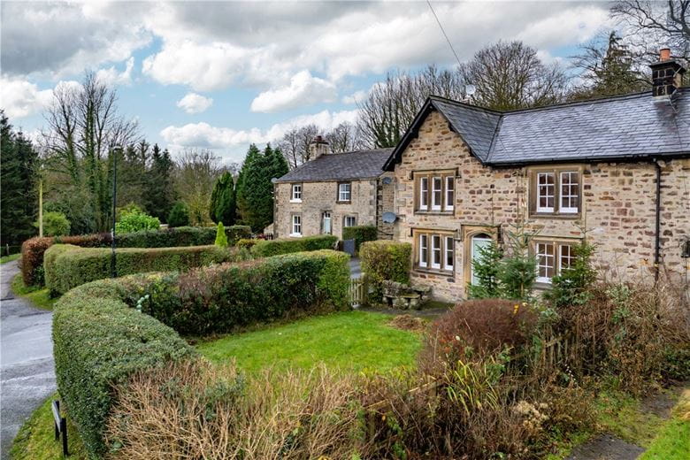 3 bedroom house, 1 Smithy Row, Hurst Green BB7 - Available