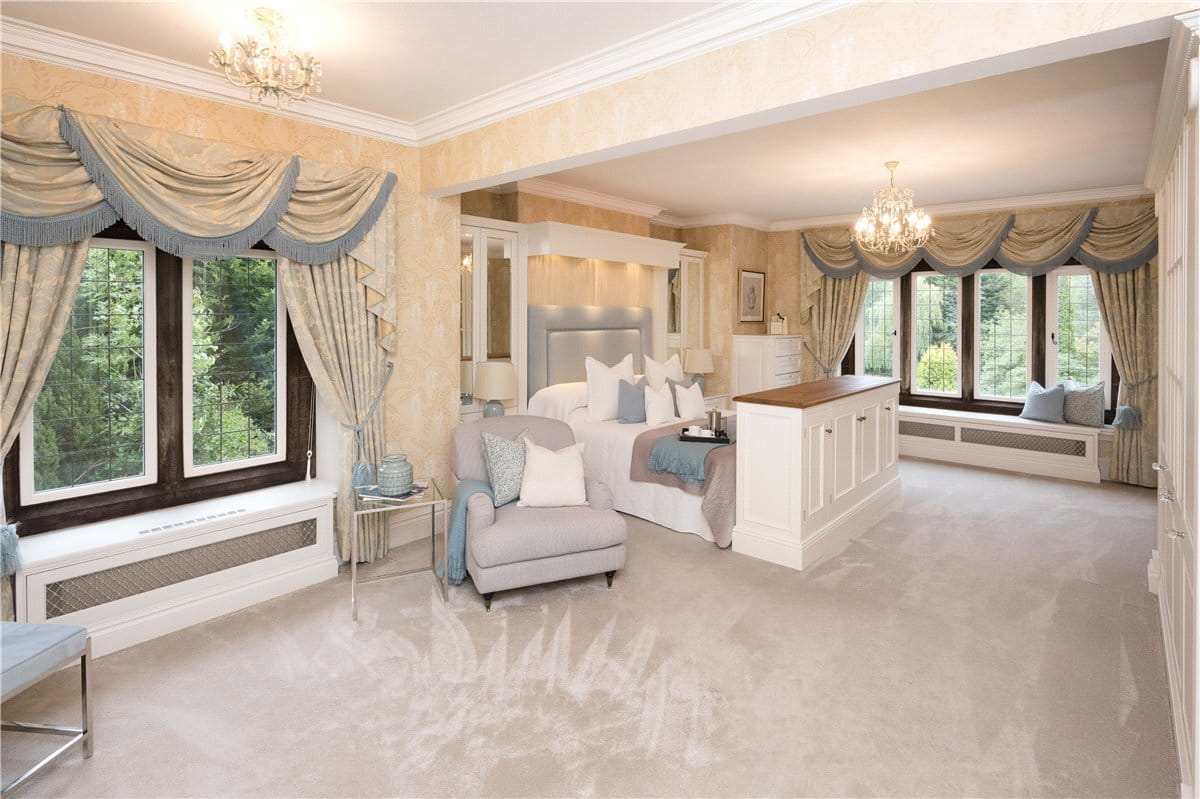 6 bedroom house, Moor Lane, Burley in Wharfedale LS29 - Sold STC