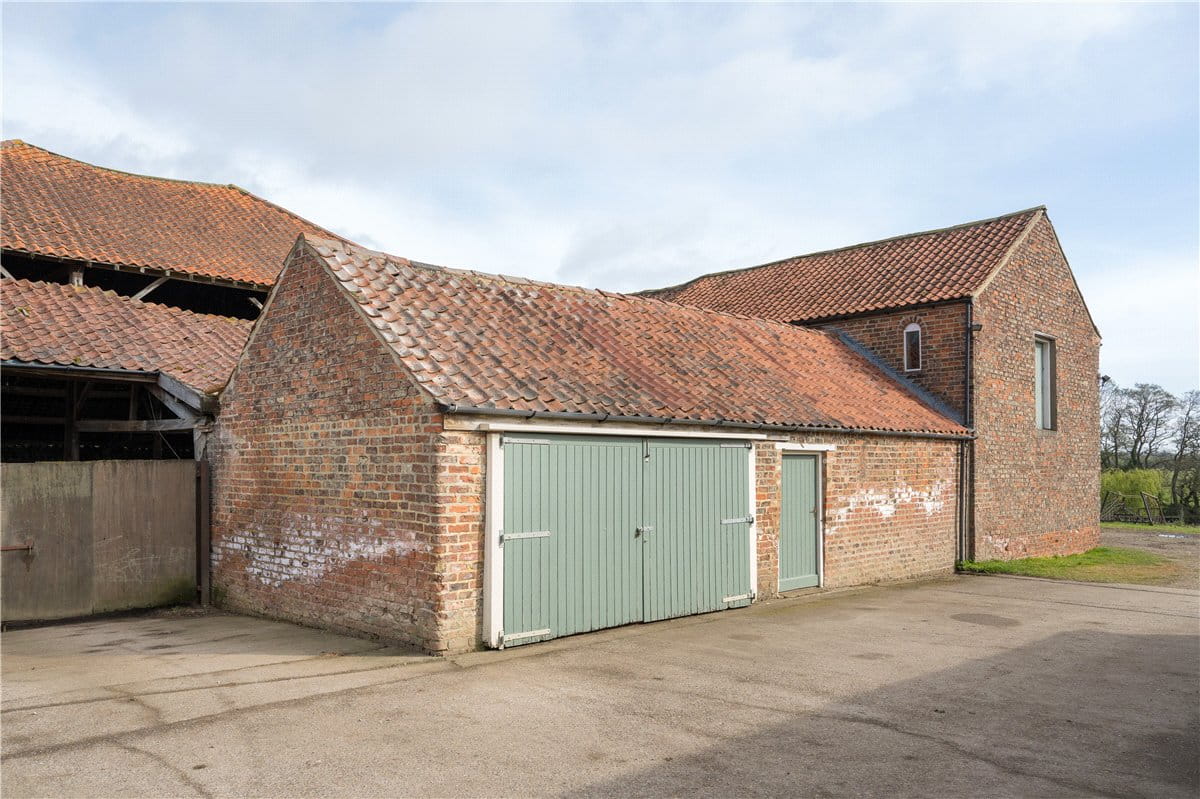 5 bedroom house, Barn 1, Low Farm Barns, Thorpe Underwood YO26 - Available