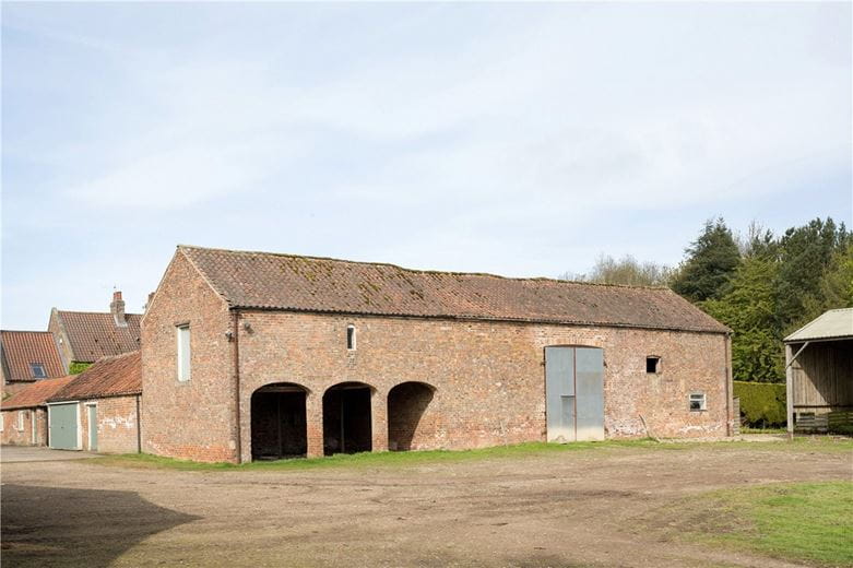 5 bedroom house, Barn 1, Low Farm Barns, Thorpe Underwood YO26 - Available