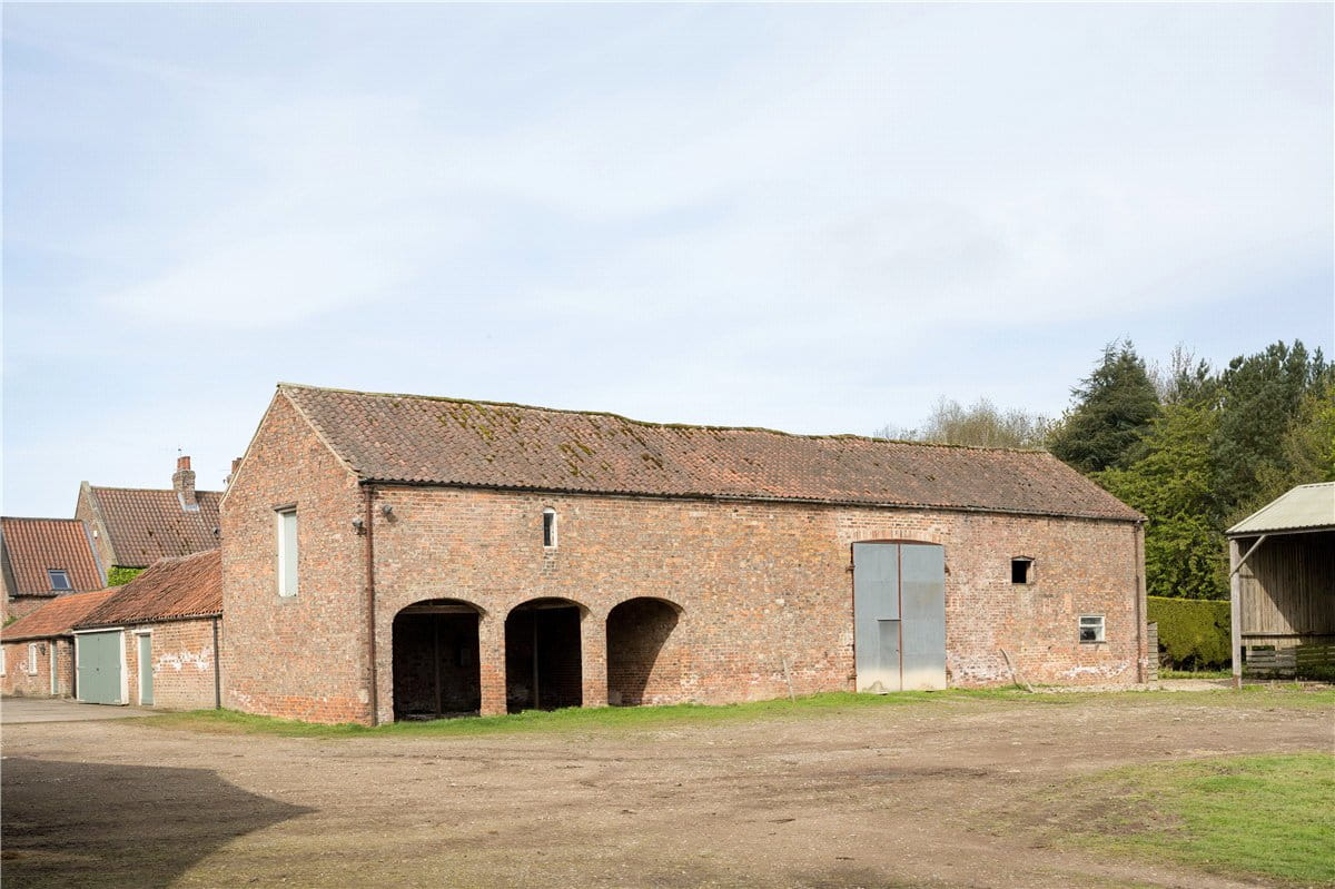 5 bedroom house, Barn 1, Low Farm Barns, Thorpe Underwood YO26 - Available