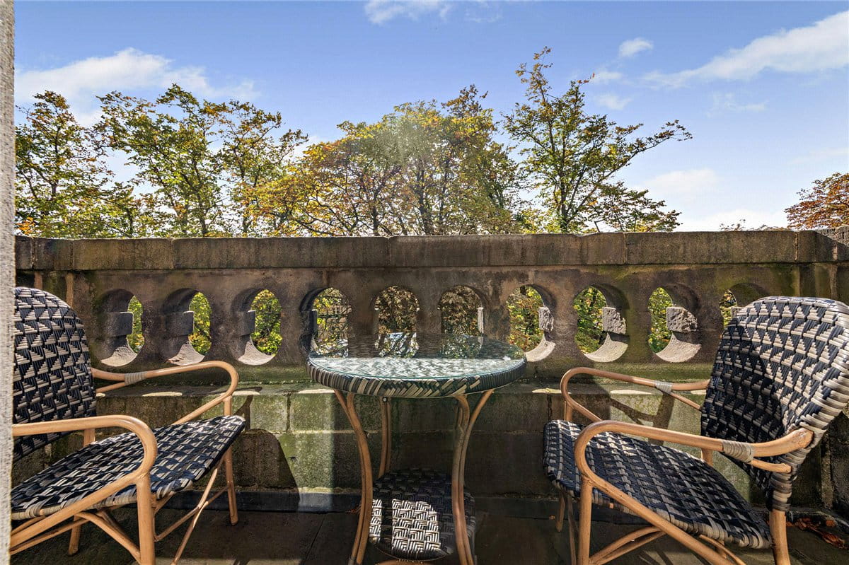 3 bedroom flat, Victoria Avenue, Harrogate HG1 - Sold STC