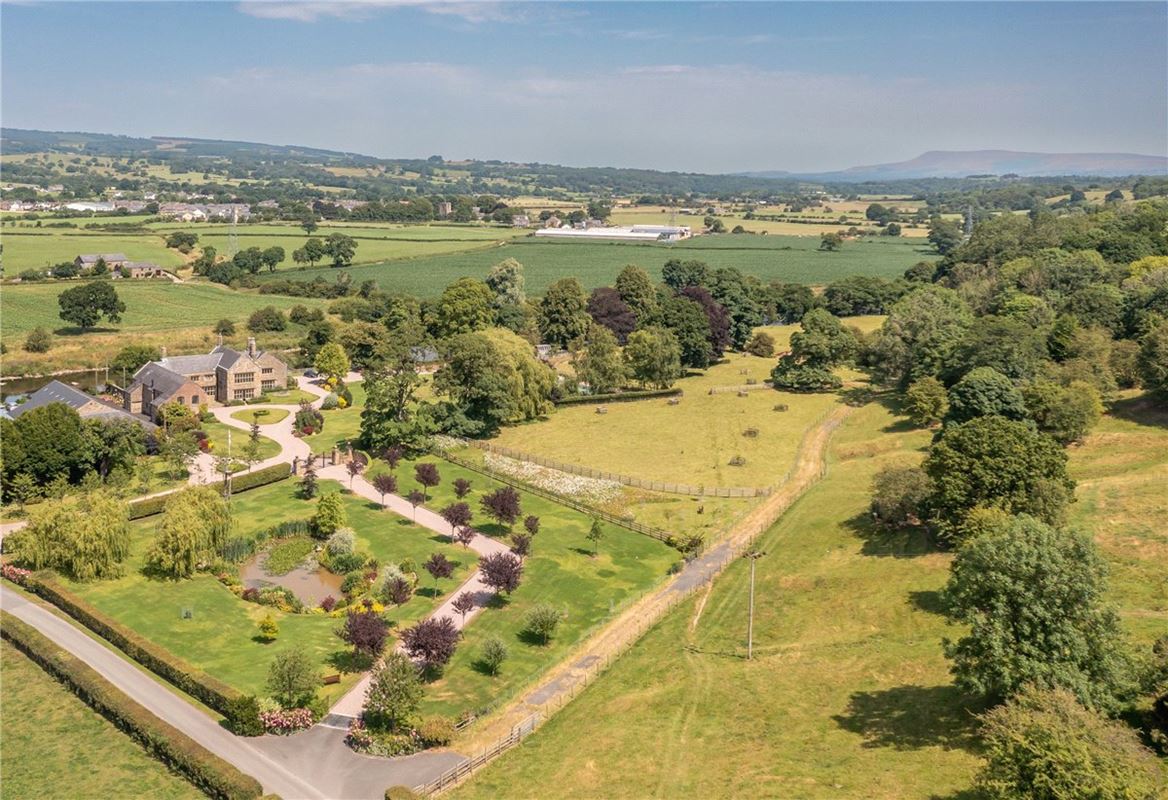 6 bedroom house, Osbaldeston, Near Blackburn BB2 - Available