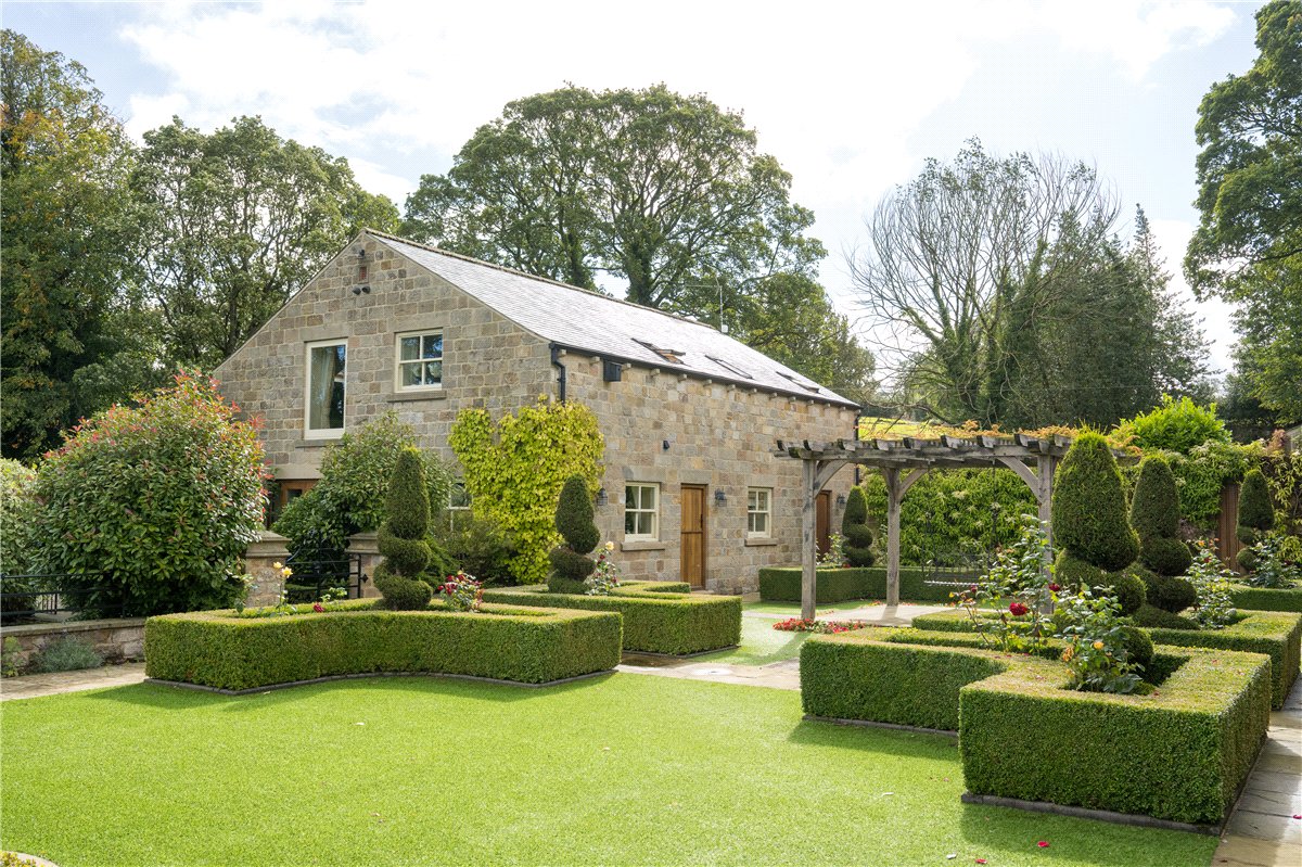 5 bedroom house, Felliscliffe, Near Harrogate HG3 - Available