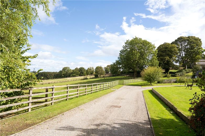 5 bedroom house, Felliscliffe, Near Harrogate HG3 - Available