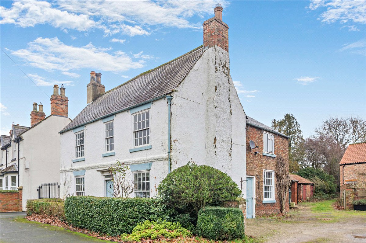 4 bedroom house, The Green, Kirklington DL8 - Available