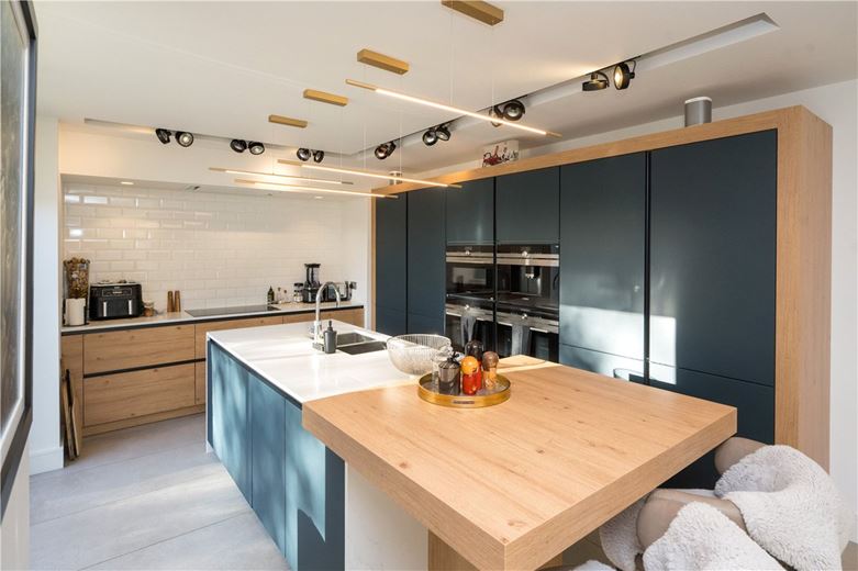 4 bedroom house, Rossett Green Lane, Harrogate HG2 - Available