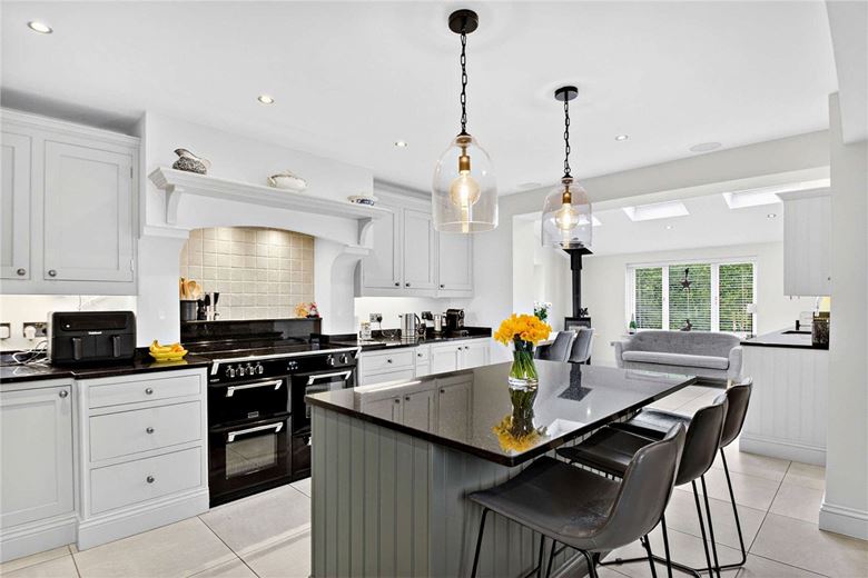 5 bedroom house, Maple Gardens, Bardsey LS17 - Available