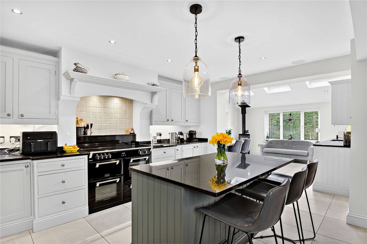 5 bedroom house, Maple Gardens, Bardsey LS17 - Available