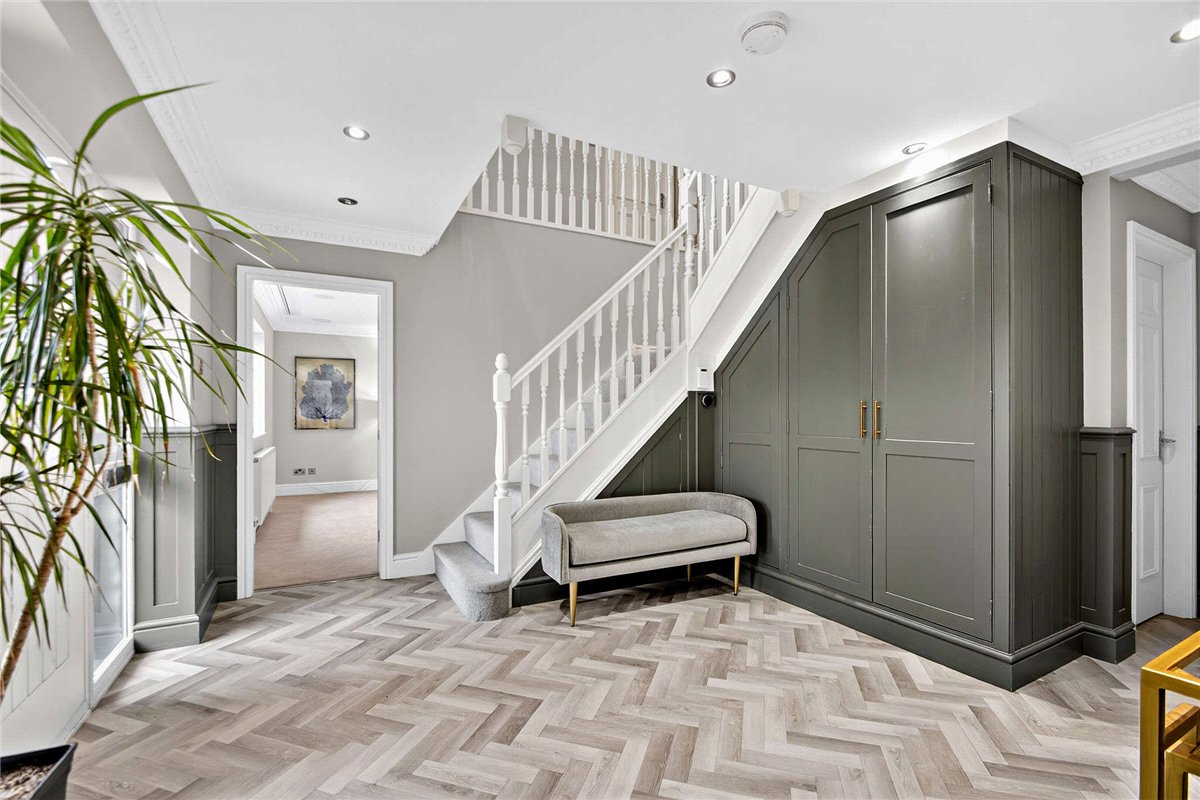 5 bedroom house, Maple Gardens, Bardsey LS17 - Available