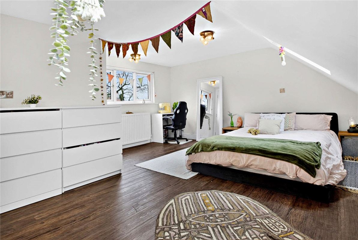 5 bedroom house, Maple Gardens, Bardsey LS17 - Available