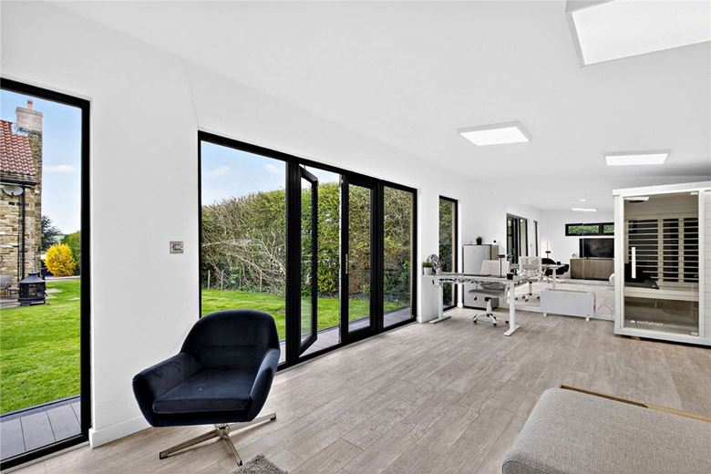 5 bedroom house, Maple Gardens, Bardsey LS17 - Available