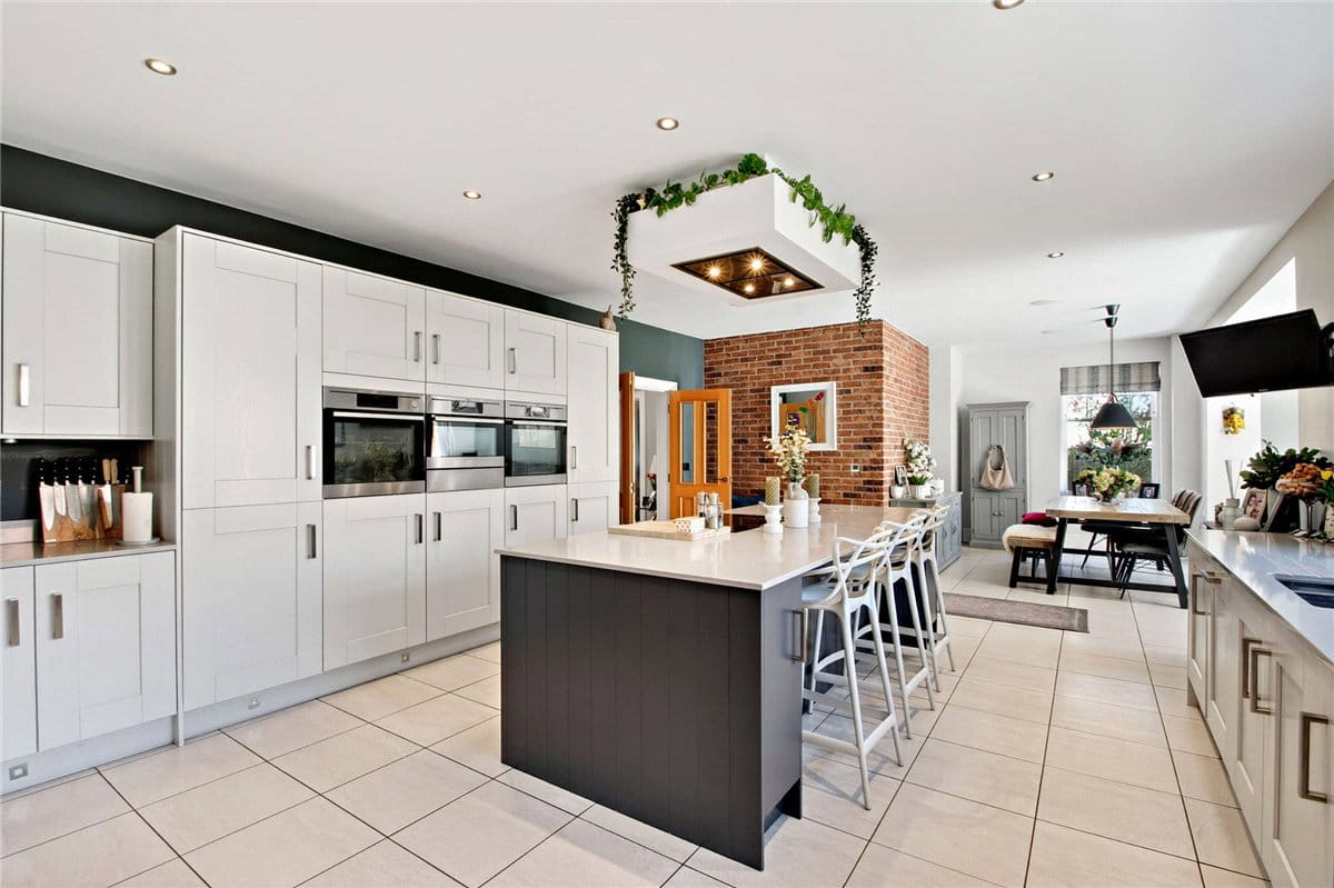 5 bedroom house, Sussex Avenue, Harrogate HG1 - Available