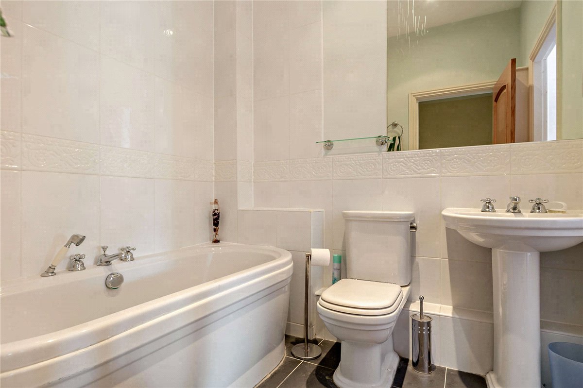 4 bedroom house, Queens Gate, Harrogate HG1 - Available