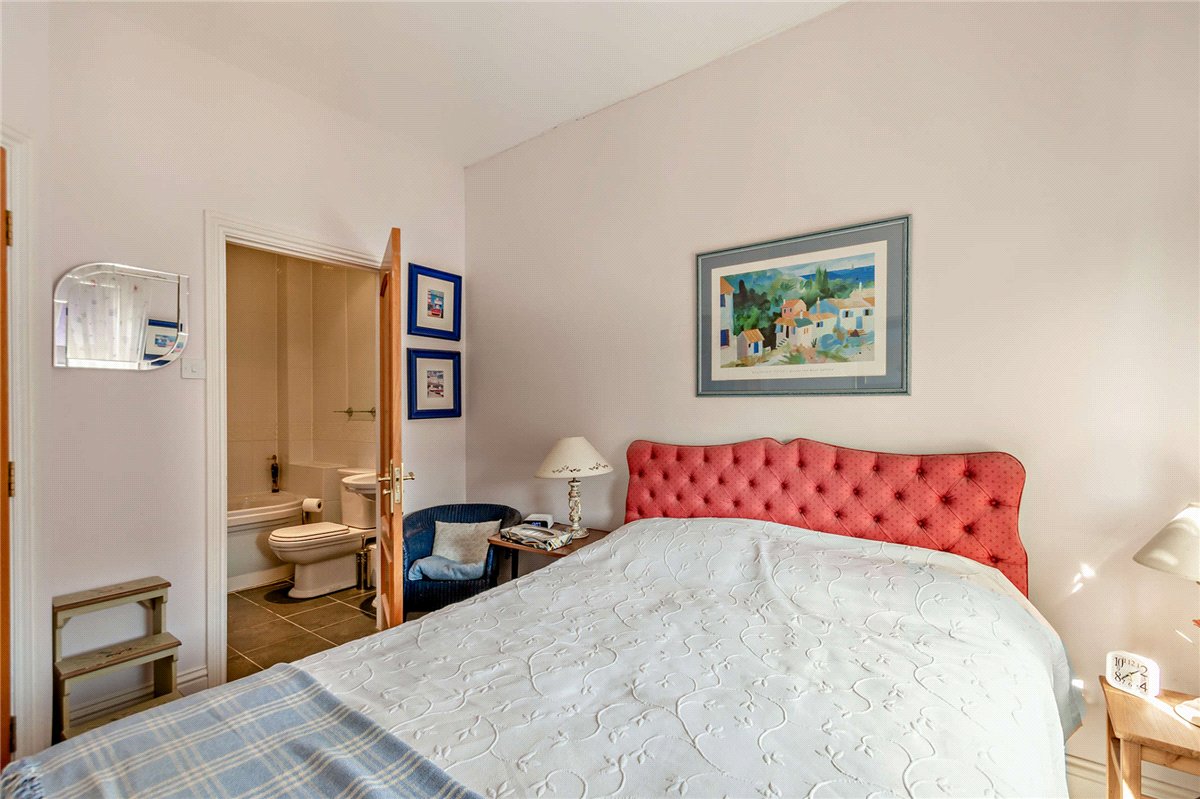 4 bedroom house, Queens Gate, Harrogate HG1 - Available