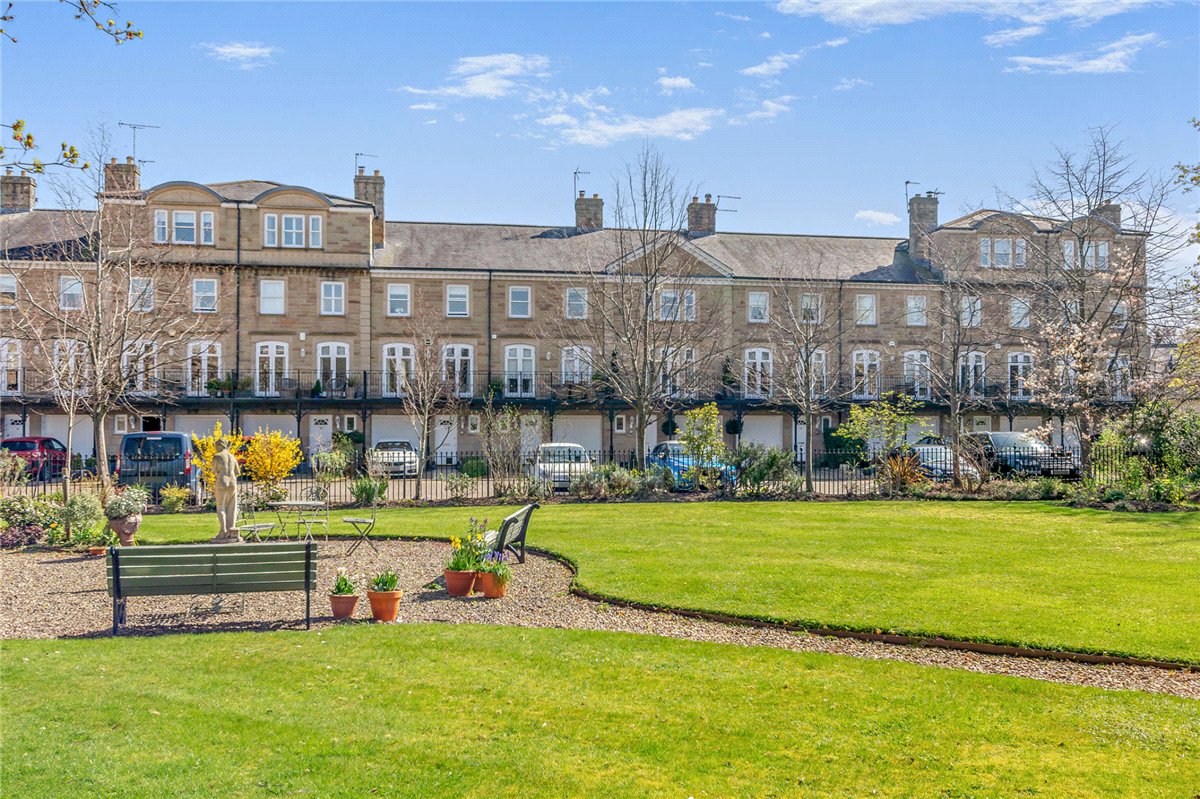 4 bedroom house, Queens Gate, Harrogate HG1 - Available