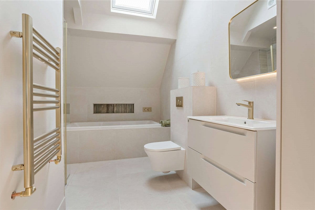 3 bedroom flat, The Oval, Harrogate HG2 - Available
