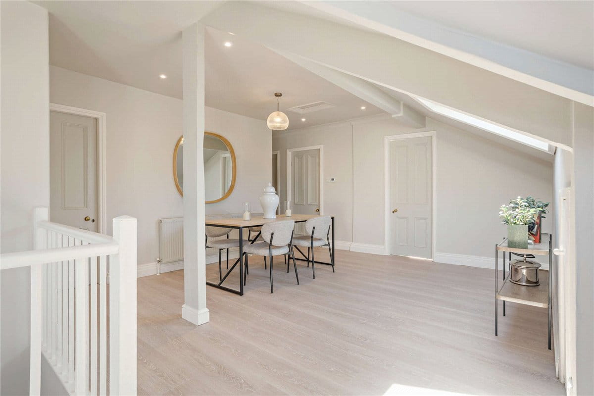 3 bedroom flat, The Oval, Harrogate HG2 - Available