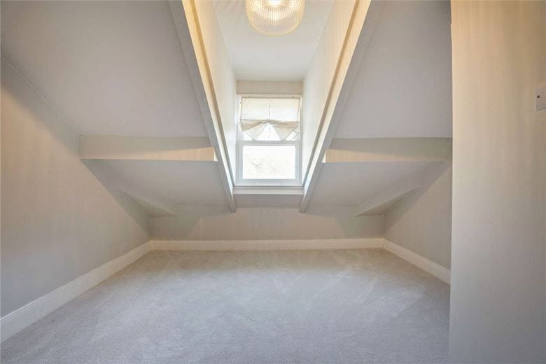 3 bedroom flat, The Oval, Harrogate HG2 - Available