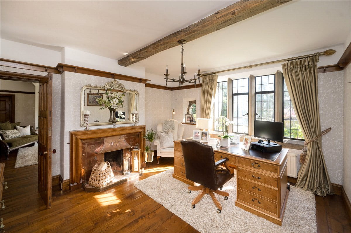 4 bedroom house, Manor House, Keeper Lane BD4 - Available