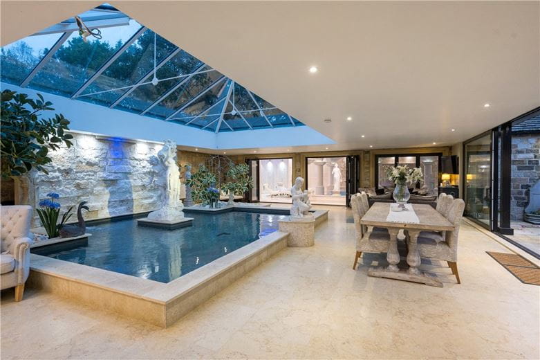 4 bedroom house, Manor House, Keeper Lane BD4 - Available