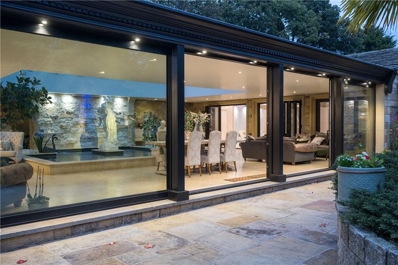 4 bedroom house, Manor House, Keeper Lane BD4 - Available