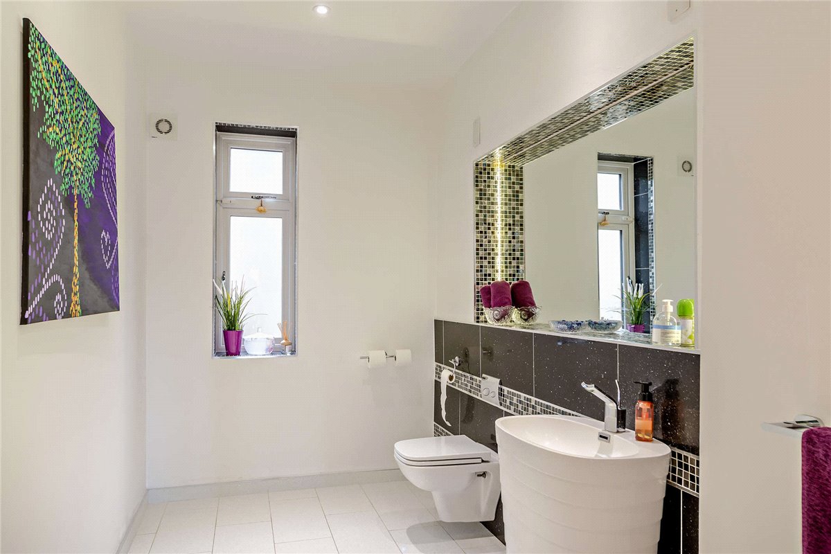 8 bedroom house, Cragtops, Pinfold Lane WF8 - Available