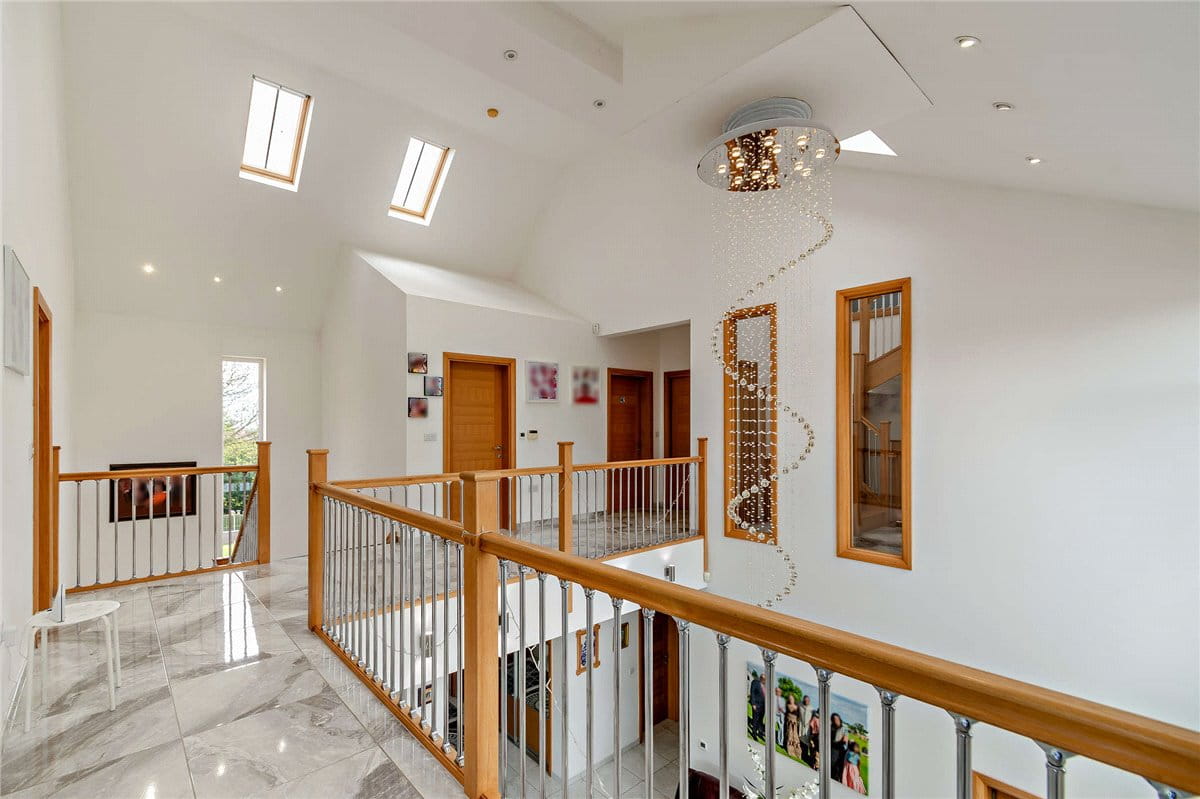 8 bedroom house, Cragtops, Pinfold Lane WF8 - Available