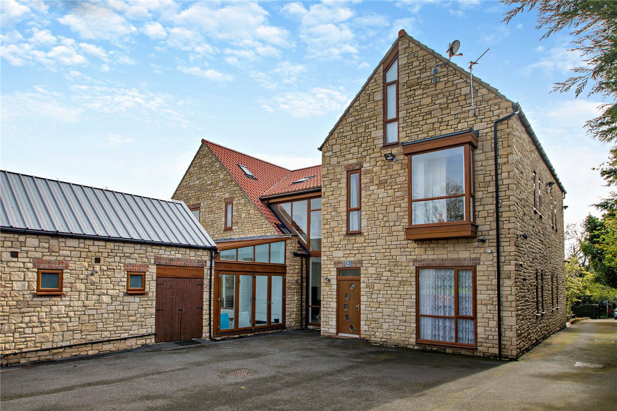 8 bedroom house, Cragtops, Pinfold Lane WF8 - Available