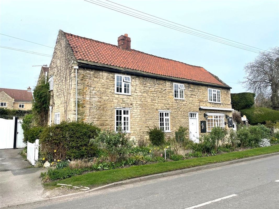 3 bedroom house, Main Street, Ledston WF10