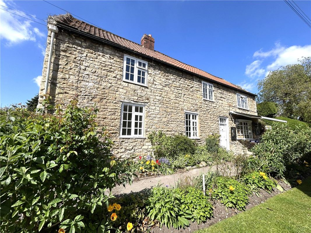 3 bedroom house, Main Street, Ledston WF10