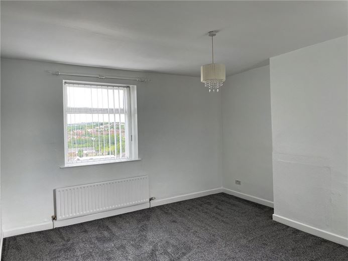 2 bedroom cottage, Kirkgate, Hanging Heaton WF17