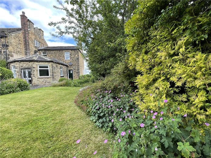 2 bedroom cottage, Kirkgate, Hanging Heaton WF17