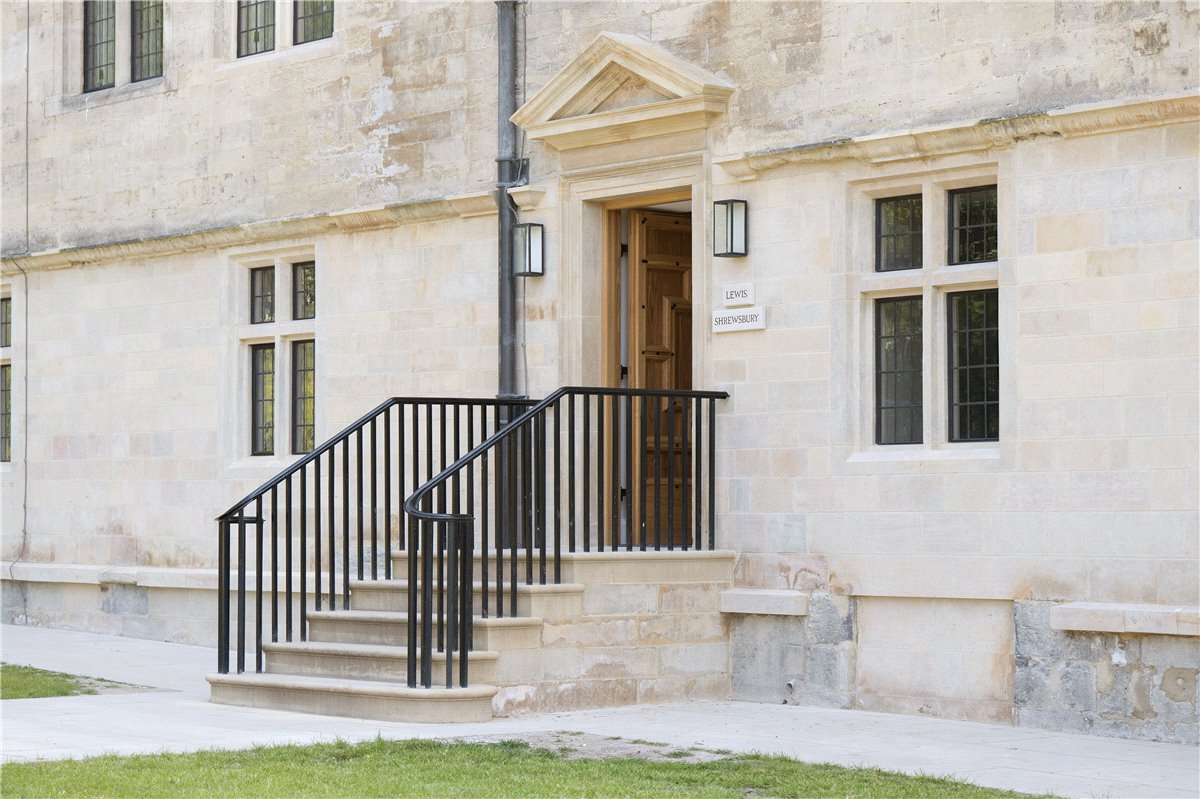 2 bedroom flat, Shrewsbury, Ledston Hall, Back Newton Lane WF10