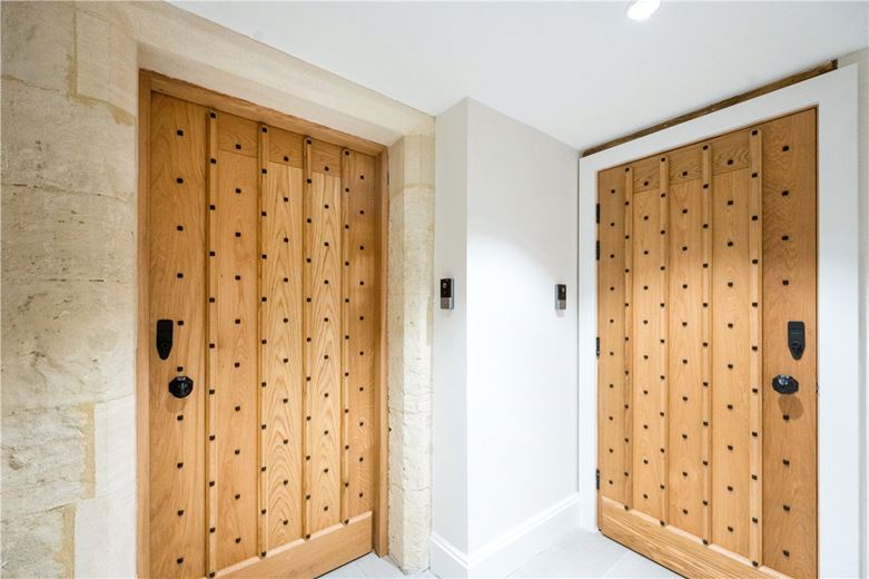 2 bedroom flat, Shrewsbury, Ledston Hall, Back Newton Lane WF10