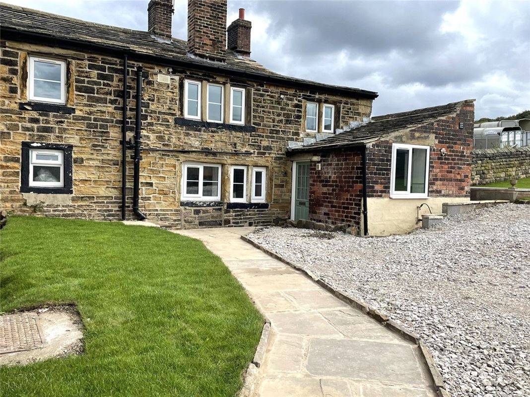 2 bedroom house, Ouzelwell Hall Farm Cottage, Ouzelwell Lane WF12 - Available