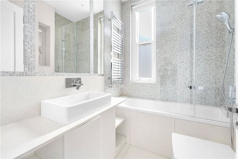 4 bedroom flat, Wynnstay Gardens, Kensington W8 - Available