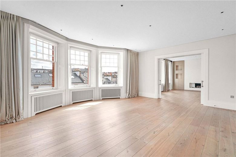 4 bedroom flat, Wynnstay Gardens, Kensington W8 - Available