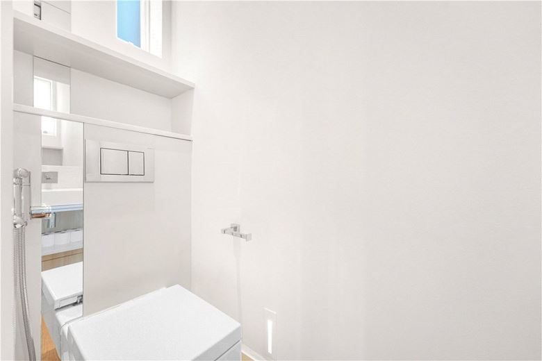 4 bedroom flat, Wynnstay Gardens, Kensington W8 - Available